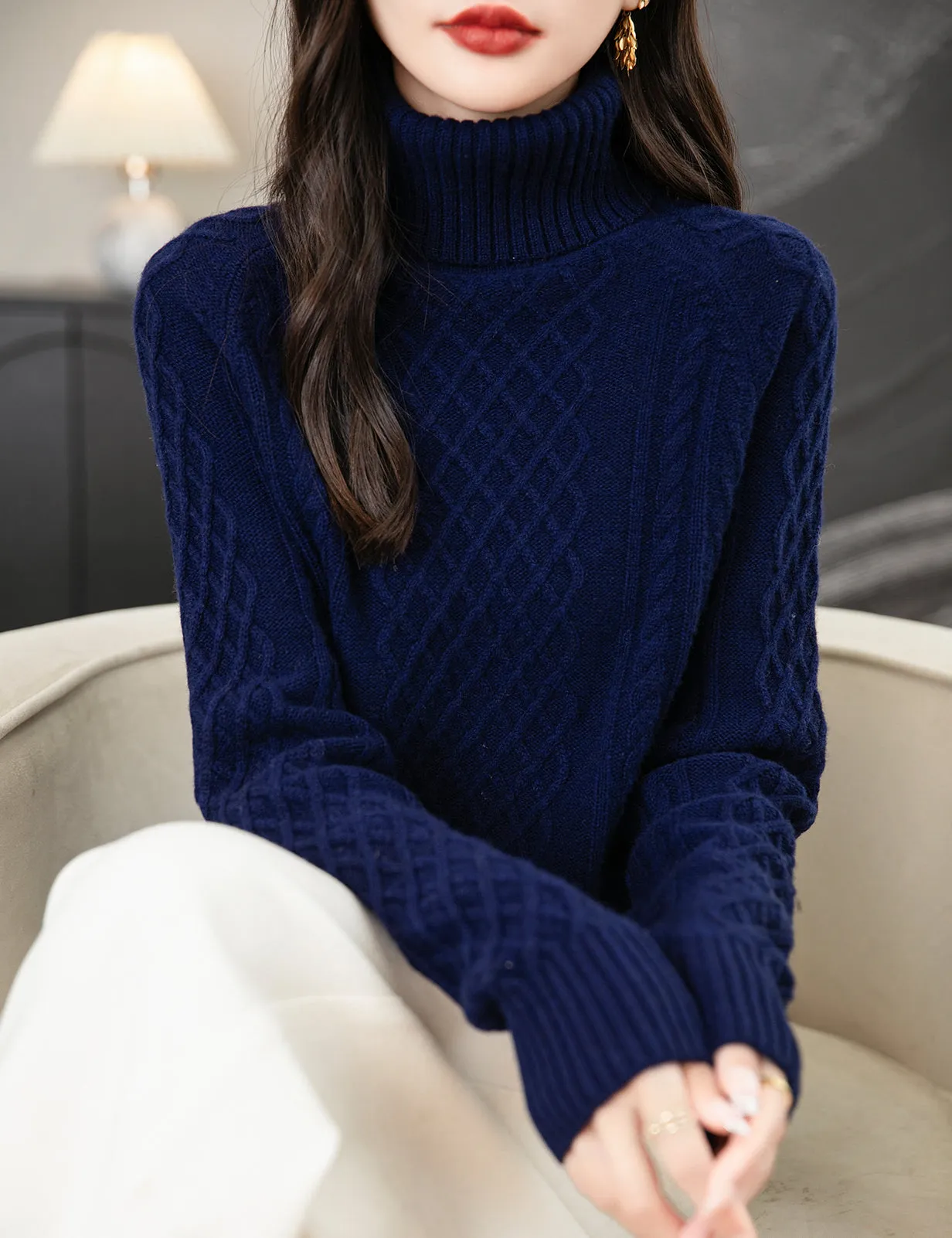 Jenny Woman Turtleneck Sweater